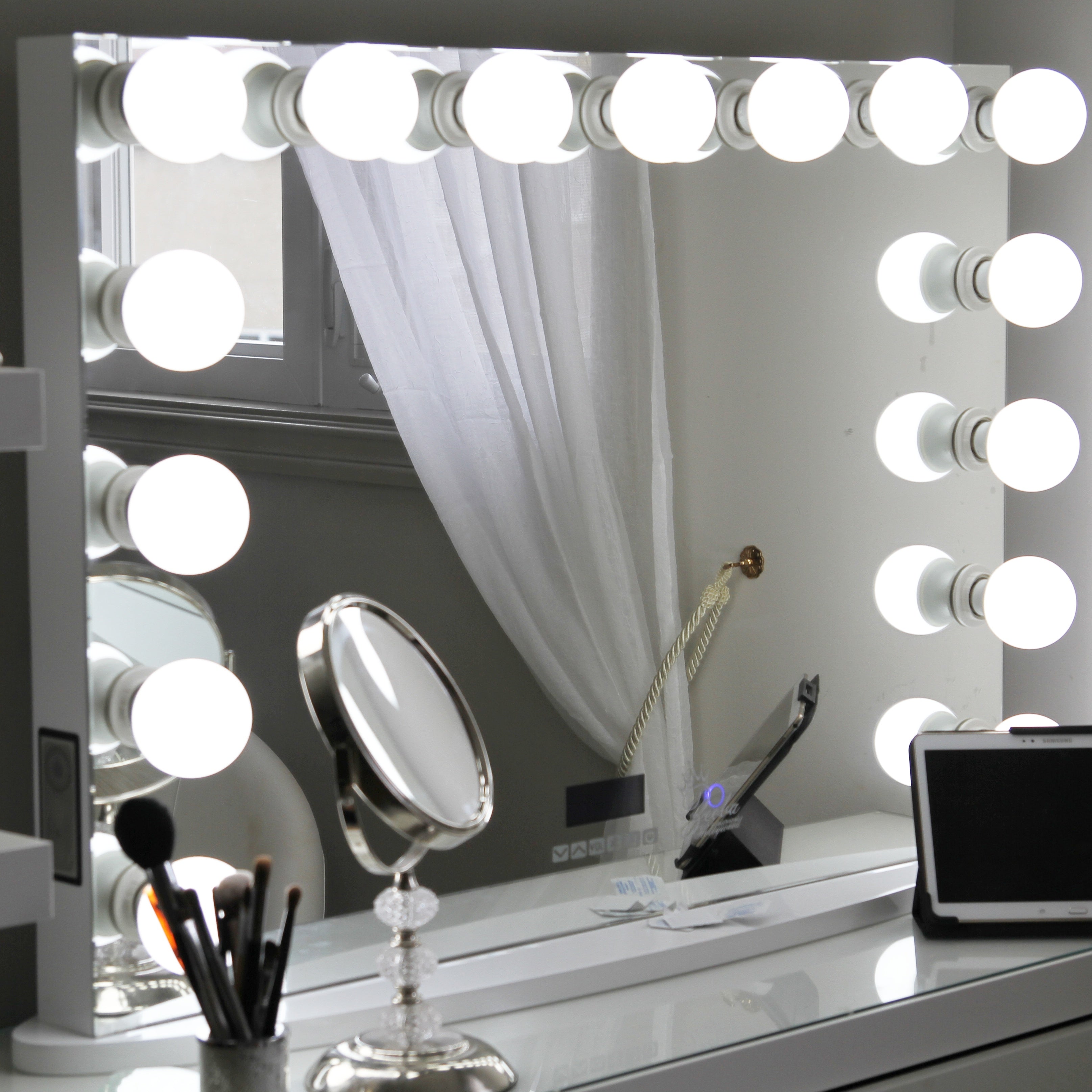 The Magnificent Zeeba Hollywood Mirrors (With Bluetooth)